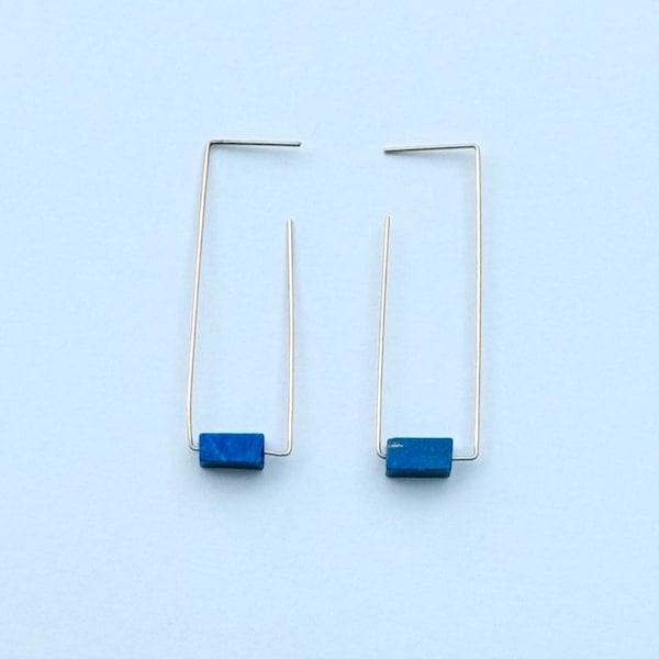 Vergoldete Lapis Lazuli Ohrringe, Geometrischer Messingdraht, September Geburtsstein