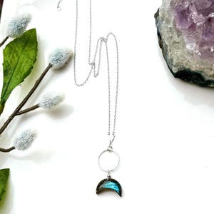 925 Silver Blue Flashy Labradorite Gemstone Necklace, Carved Moon Necklace, Celestial Crystal Lariat Necklace, Blue Labradorite Jewelry