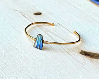 Gold Labradorite Cuff Bracelet, Blue Gemstone Bracelet, Labradorite Jewelry, Hammered Gemstone Cuff Bracelet, Blue Flashing Labradorite Cuff