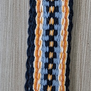 Llaveros de pulsera tejidos a mano en varios colores