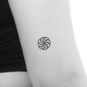 Right Facing Armenian Eternity Sign Temporary Tattoo (Set of 3)