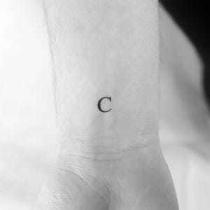 Tatuaggio temporaneo lettera C (set di 3)