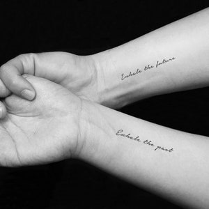 Passendes 'Inhale The Future, Exhale The Past' Temporäres Tattoo (Set von 3+3)
