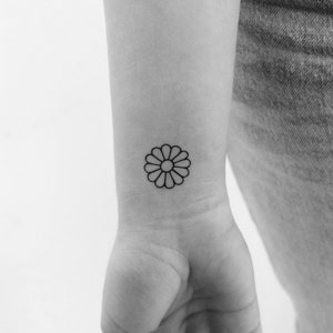 Minimalist Daisy Temporary Tattoo (Set of 3)
