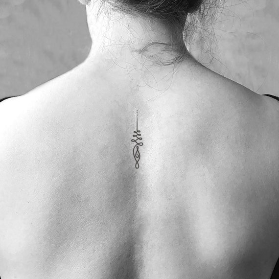 unalome #jewelry #tattoo #tattoos #lotus #lotustattoo #jewelrytattoo  #backtattoo #ta… | Tatuagem no meio das costas, Frases para tatuagem  feminina, Tatuagem simples