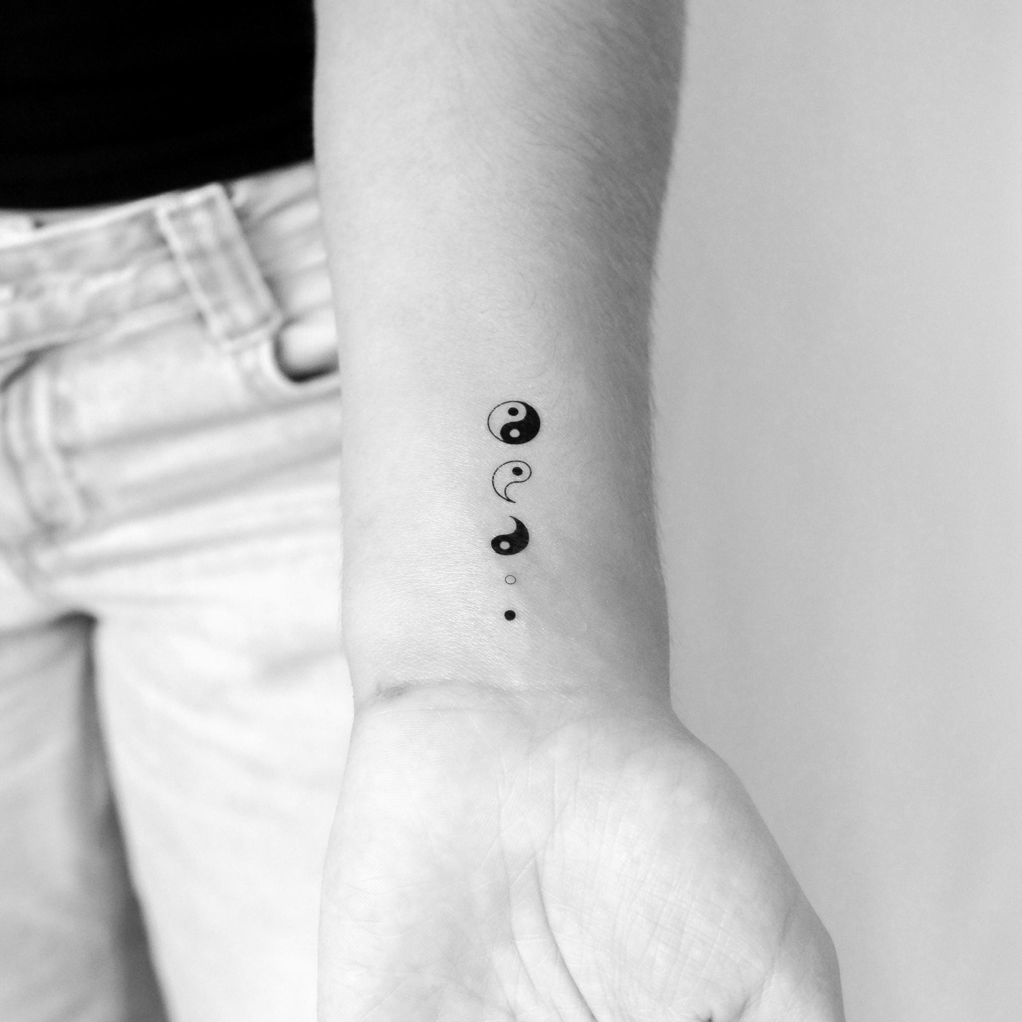 Waterdicht ontwerp semi-permanente tatoeages, geluksgetal 777 - zwaard-,  zwaluw- en vredespatroon - tijdelijke tatoeages voor mannen voor tweeërlei  gebruik op nek, handen en vingers, duurt 15 dagen - ..., image size:2050x2050