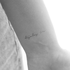 Handgeschriebene Schrift Déjalos Ir temporäres Tattoo (3er Set)