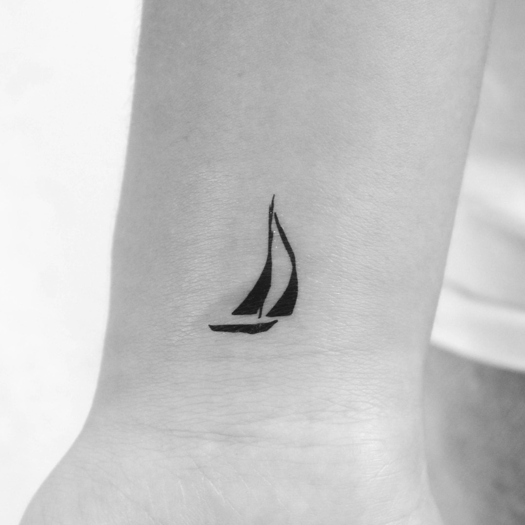 Azeeda Temporäres Tattoo 'Segelboot' – Wasserfest, Hautverträglich & Einfach Zu Entfernen