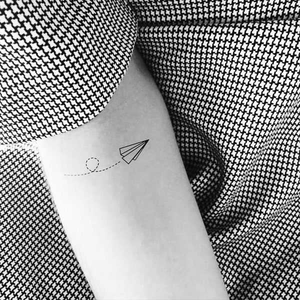 Fliegendes Papierflugzeug Temporäres Tattoo (3er Set)