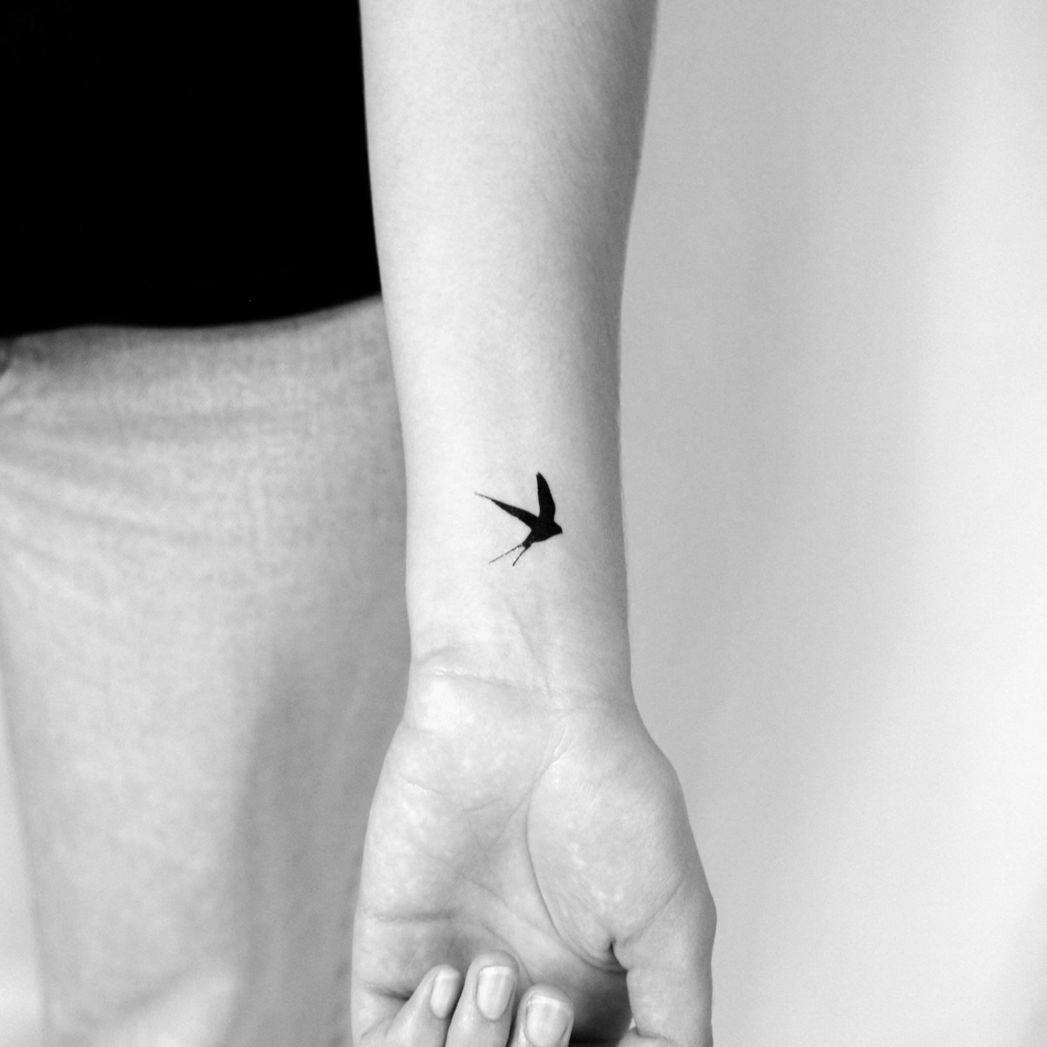 Small sparrow tattoo - Etsy België, image size:2050x2050