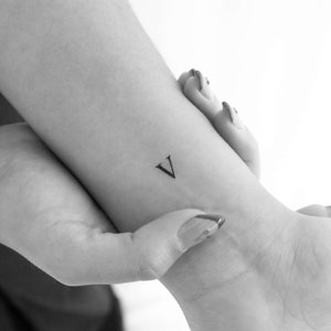 Tillfällig tatuering med bokstaven V (set om 3)