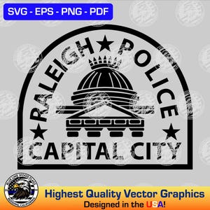 Könnte beinhalten: Schwarzweißes Grafikdesign des Logos der Polizei von Raleigh. Das Logo zeigt ein stilisiertes Gebäude mit einer Kuppel und den Text "Raleigh Police Capital City".
