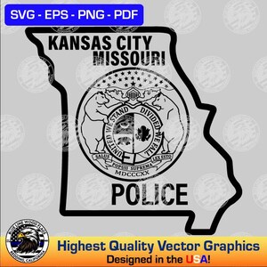 Può includere: Grafica vettoriale in bianco e nero del distintivo della polizia di Kansas City Missouri, a forma di stato del Missouri. Il distintivo include il testo "United We Stand, Divided We Fall" e "Police". La grafica include anche il testo "SVG - EPS - PNG - PDF".