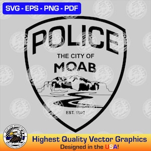 Puede incluir: Un diseño gráfico vectorial en blanco y negro de una placa de policía para la ciudad de Moab, Utah. La placa tiene forma de escudo con la palabra "Police" en la parte superior, el texto "The City of Moab" en el centro y "Est. 1902" en la parte inferior. El escudo está rodeado por una cordillera y un río.