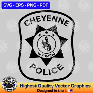 Könnte beinhalten: Schwarz-weißes Design des Cheyenne Wyoming Police-Abzeichens. Das Abzeichen hat eine Sternform mit einem kreisförmigen Emblem eines Cowboys, der einen wilden Hengst reitet. Der Text enthält "CHEYENNE", "WYOMING" und "POLICE". Das Bild enthält auch den Text "SVG - EPS - PNG - PDF" und "Highest Quality Vector Graphics Designed in the USA!"