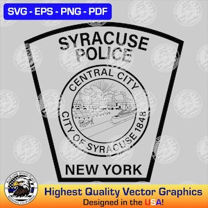 Puede incluir: Un diseño gráfico en blanco y negro con el emblema del escudo de la policía de Syracuse. El texto dice Syracuse Police, Central City, City of Syracuse 1848 y New York. El sello central muestra un tren, un barco de canal y un carruaje.