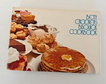 1975 Betty Crocker's Bisquick Cookbook, Vintage Binder Style Hardcover Book