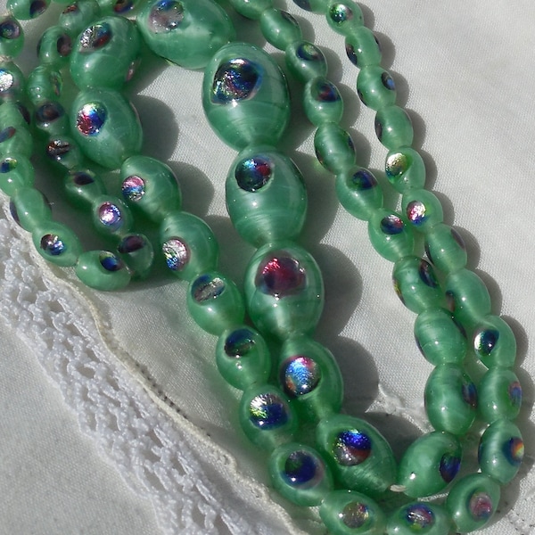 Vintage Art Deco RAINBOW Foil PEACOCK EYE Jadeite Green Satin Glass Bead Necklace ~ 26"