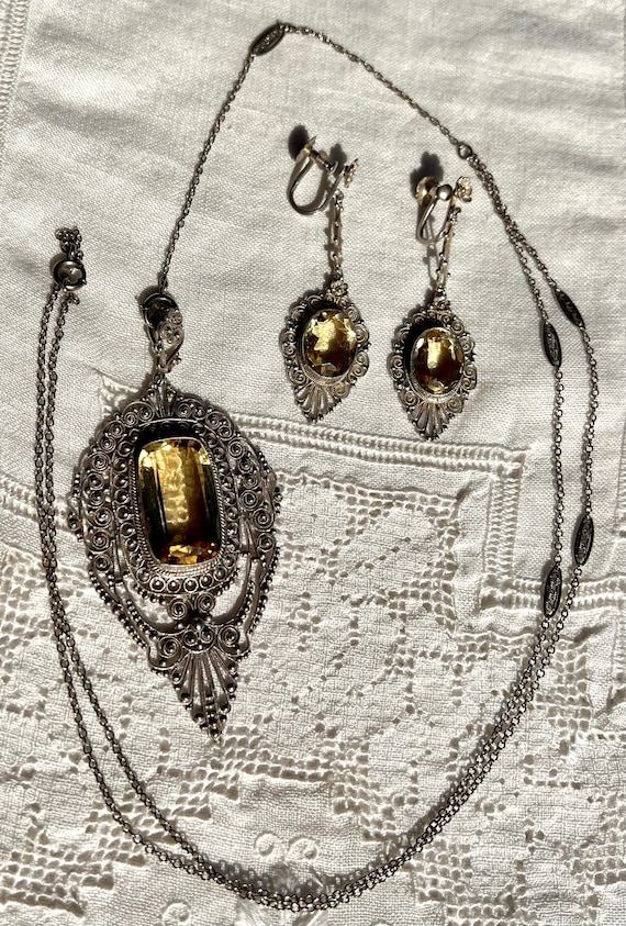 Filigree Circle Design Pendant and Earring Set Sterling Silver - with Chain Filigree Circle Design Pendant and Earring Set Sterling Silver - with Chain