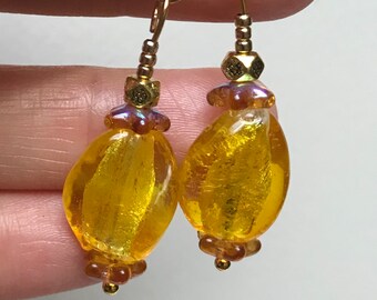 Splendidi raggi gialli dorati vi illumineranno!