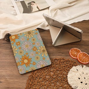 Retro Flowers Y+Flip With Pencil Holder iPad Case For iPad Air 6/7 iPad 9.7&quot;10.2&quot;10.9&quot;11&quot; 12.9 inch Mini 7/6,iPad Pro iPad 2025 2024 Case