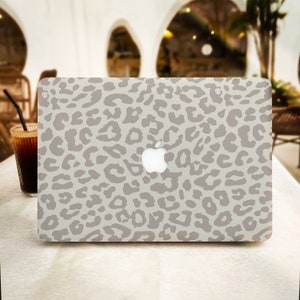 Grey Leopard Print Art MacBook Case for New MacBook Pro 16 15 Macbook Air 15 14 13 MacBook Retina 15 13 12 Apple Laptop 2022 2021 2020 Cover