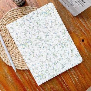 Vintage Blue Floret iPad Case with Pencil Holder for iPad 9.7"10.2"11"12.9" in, iPad Air 2 3 4 iPad Mini 6 5 4 3 iPad 2021 2020 Pro Cover