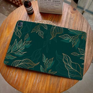 Blackish Green Leaves iPad Case iPad Air 4/5 Case mit Pencilhalter iPad Pro 12.9 11 Mini 6/5/4, 10/9/8/7, 10.2, 2022/2021 Bild 2