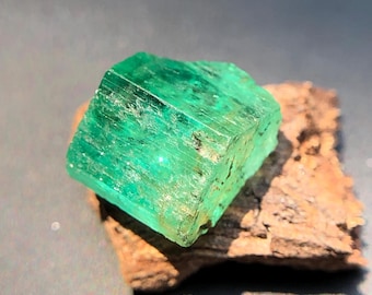 Natuurlijke groene smaragd ruw, ruw smaragd, ruw smaragd, smaragd kristal, ongesneden smaragd, natuurlijke smaragd, 2,55 kt., perfect voor sieraden