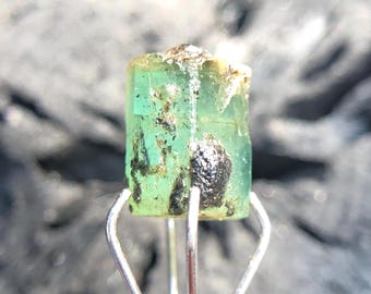 Natural Green Emerald Rough, Uncut Crystal, 2 Carats