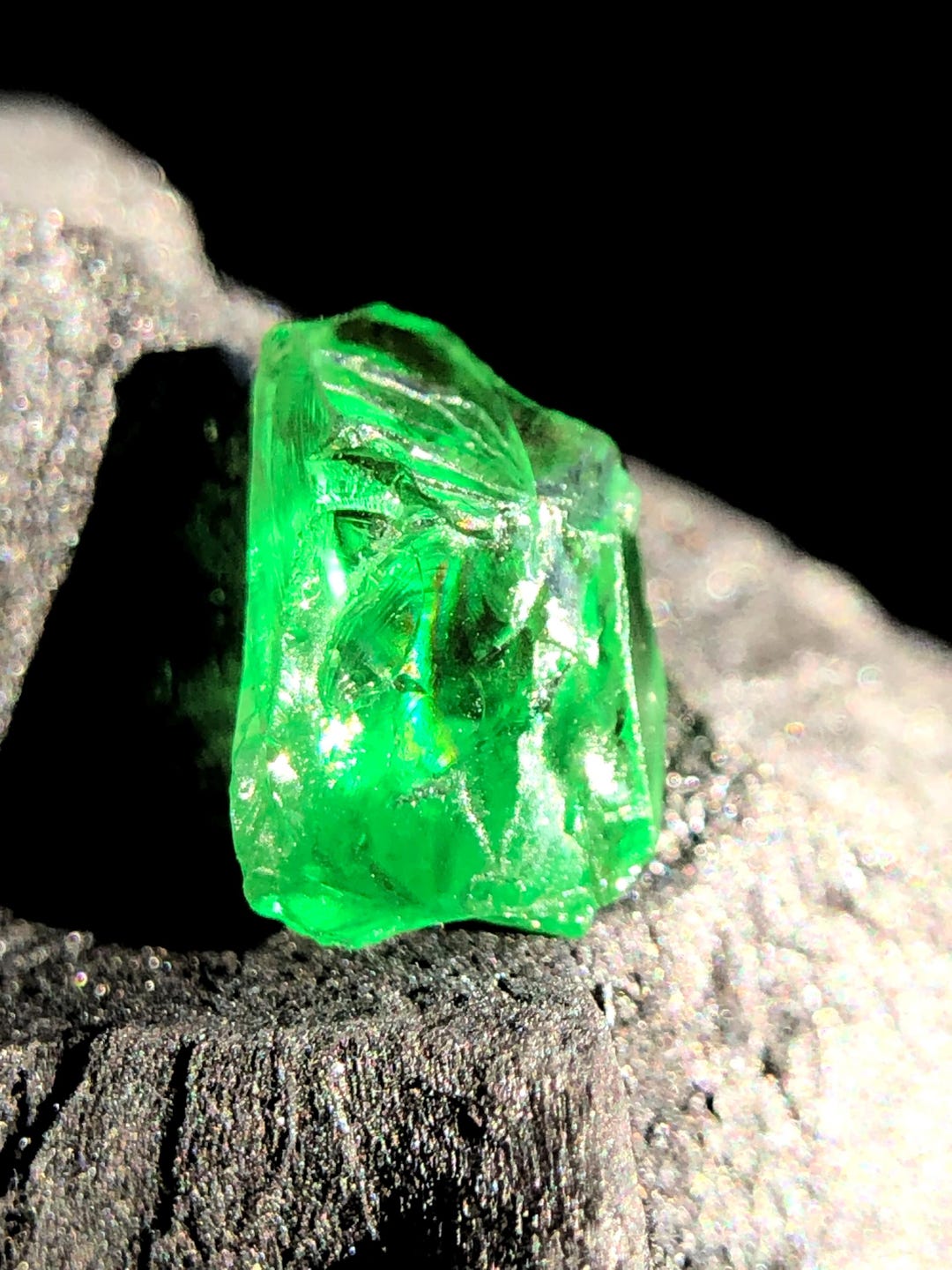 Tsavorite Watery Natural Tsavorite Rough, 1.50 Carats Green Garnet Rough, Natural ...