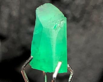 Natural Green Emerald Rough Crystal, Jewelry Making (1 Carat)