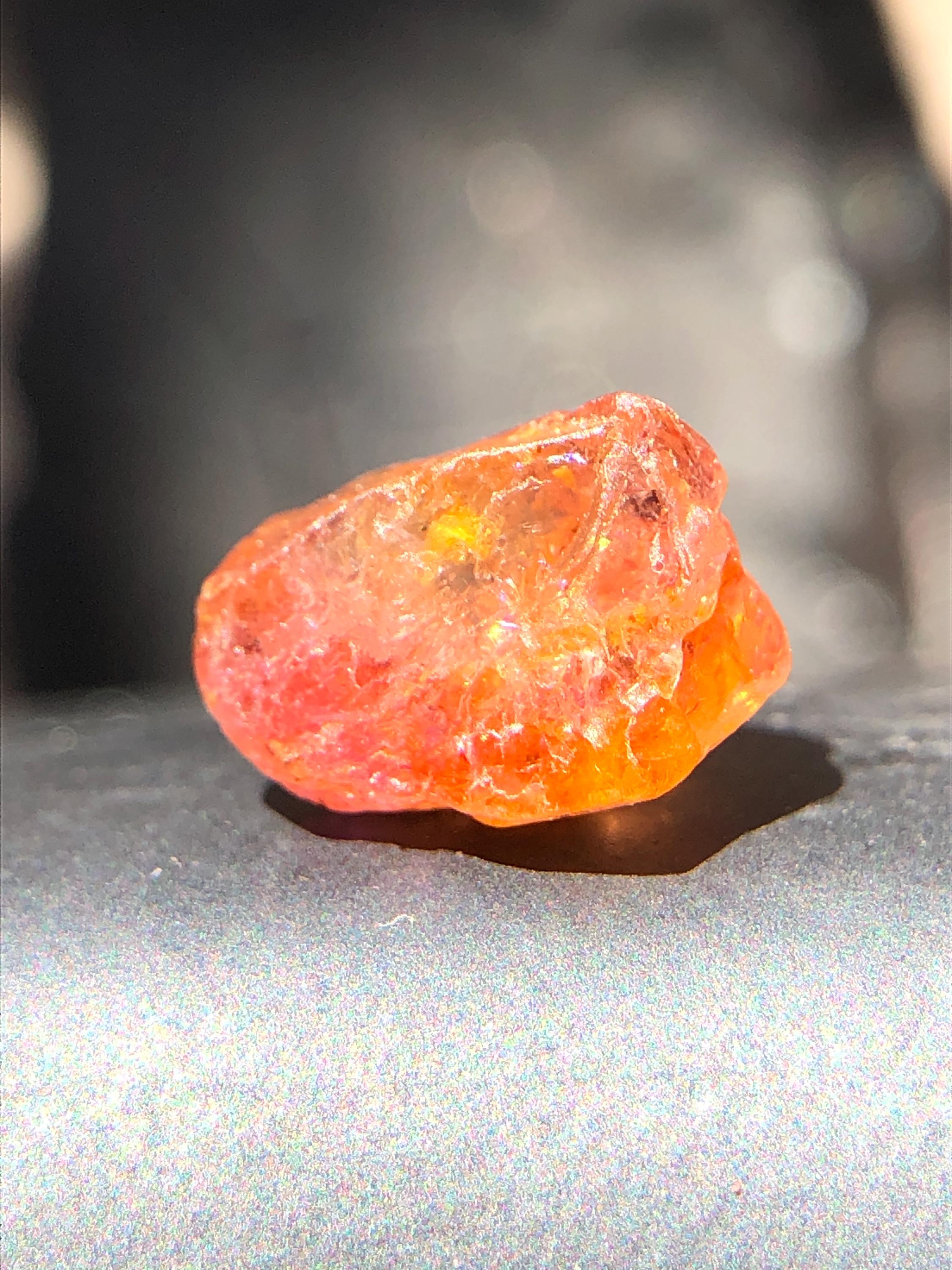 ファンタ オレンジトルマリン原石、未処理クリスタル、2.60カラット