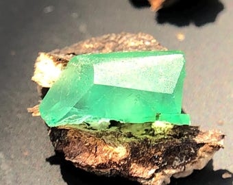 Natural Green Emerald Rough Crystal, Uncut Gemstone, 1 Carat
