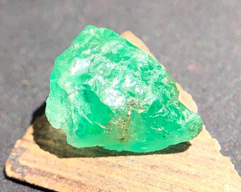 Natural Green Emerald Rough | Untreated Emerald Raw Healing Crystal  ( 1.45 Carats )
