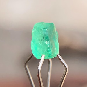 Natural 0.50 carats Emerald, Uncut Emerald, Emerald Raw, Emerald Rough, Emerald, Crystal, Emerald Gemstone, Unheated Emerald, Emerald Gems