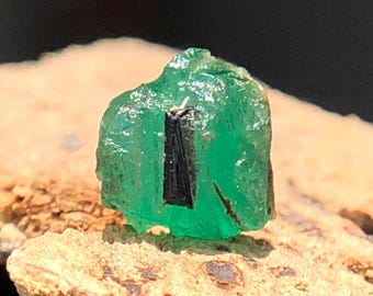 Natural Emerald Rough, Green Emerald, Untreated Emerald Rough, Healing Crystal, 1.35 Ct Emerald Raw, Loose Emerald, Ideal For Romantic Gift.