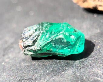 Natural Green Emerald Rough Crystal, 0.90 Carats, Uncut Gemstone