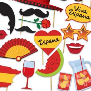 Pu&ograve; includere: Un set di 12 accessori per foto booth a tema spagnolo. Gli accessori includono un ventaglio rosso e giallo, un cuore rosso con la parola "Espana" su di esso, una fetta di anguria rossa e gialla, una mappa della Spagna rossa e gialla, un bicchiere di vino rosso e giallo, una caraffa di sangria rossa e gialla, due bicchieri di sangria, un sombrero rosso e giallo, un baffo nero, una rosa rossa e gialla, un paio di occhiali da sole rossi e gialli, una bocca rossa e gialla, una bolla di dialogo rossa e gialla con le parole "Viva Espana" su di essa.