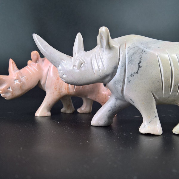 Figurine de rhinocéros sculptée en pierre, pierre à savon de Rhinoceros décor maison minimaliste Rhino cadeau fait en Afrique