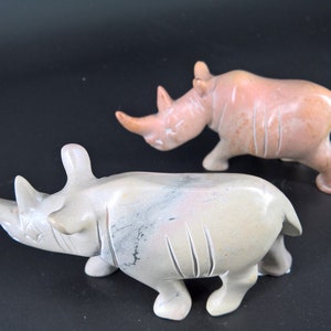 Figurine de rhinocéros sculptée en pierre, pierre à savon de Rhinoceros décor maison minimaliste Rhino cadeau fait en Afrique image 6