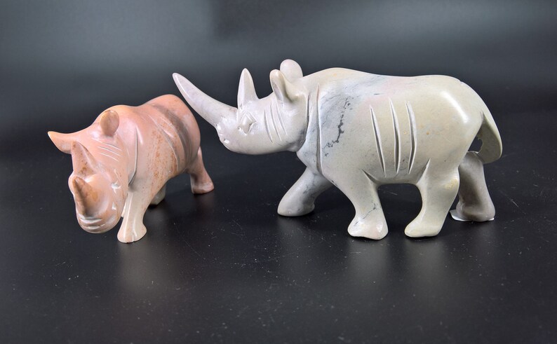 Figurine de rhinocéros sculptée en pierre, pierre à savon de Rhinoceros décor maison minimaliste Rhino cadeau fait en Afrique image 7