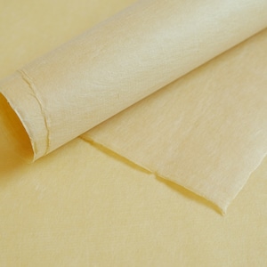 Carta giapponese - Yoshino Washi - Giallo (tintura naturale di Nemu no ki / albero della seta persiano)