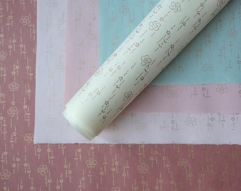 Papel japonés Katazuri washi - Patrón tradicional Ume (flor de ciruelo)