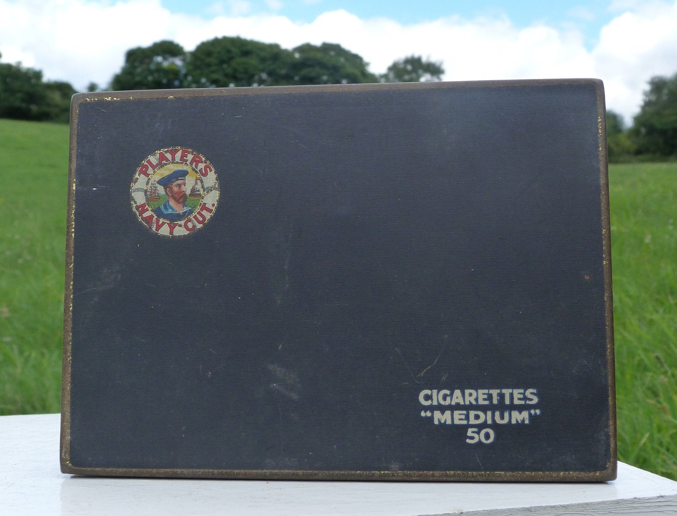 File:Players Navy cut medium 50 cigarettes tin, foto11.JPG - Wikimedia  Commons