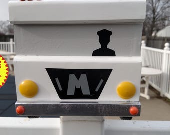 Motor Home Birdhouse: Unique RV Camper Outdoor Decor