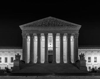 Impresión fotográfica en blanco y negro de la Corte Suprema de EE. UU., fotografía de Washington D. C., arte mural de D. C., bellas artes imprimibles, foto nocturna de un monumento, lugar emblemático