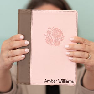 Personalized Women&#39;s NIV Bible with name Engraved, NIV Journaling Bible, Custom Bible Engraved Name, New International Version, Baptism Gift