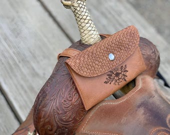 Benutzerdefinierte Pferdesatteltasche, Originaldesign, Sattelhandyhalter, Pferdegeschirr, Pferdegeschenke, Pferdesachen, Pferdegeschenke für Frauen, Reiter