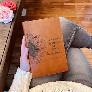 Biblia paralela inglés/español grabada a medida, ESV/RVR de doble columna versículo por versículo, regalos cristianos personalizados para mujeres, regalos de bautismo